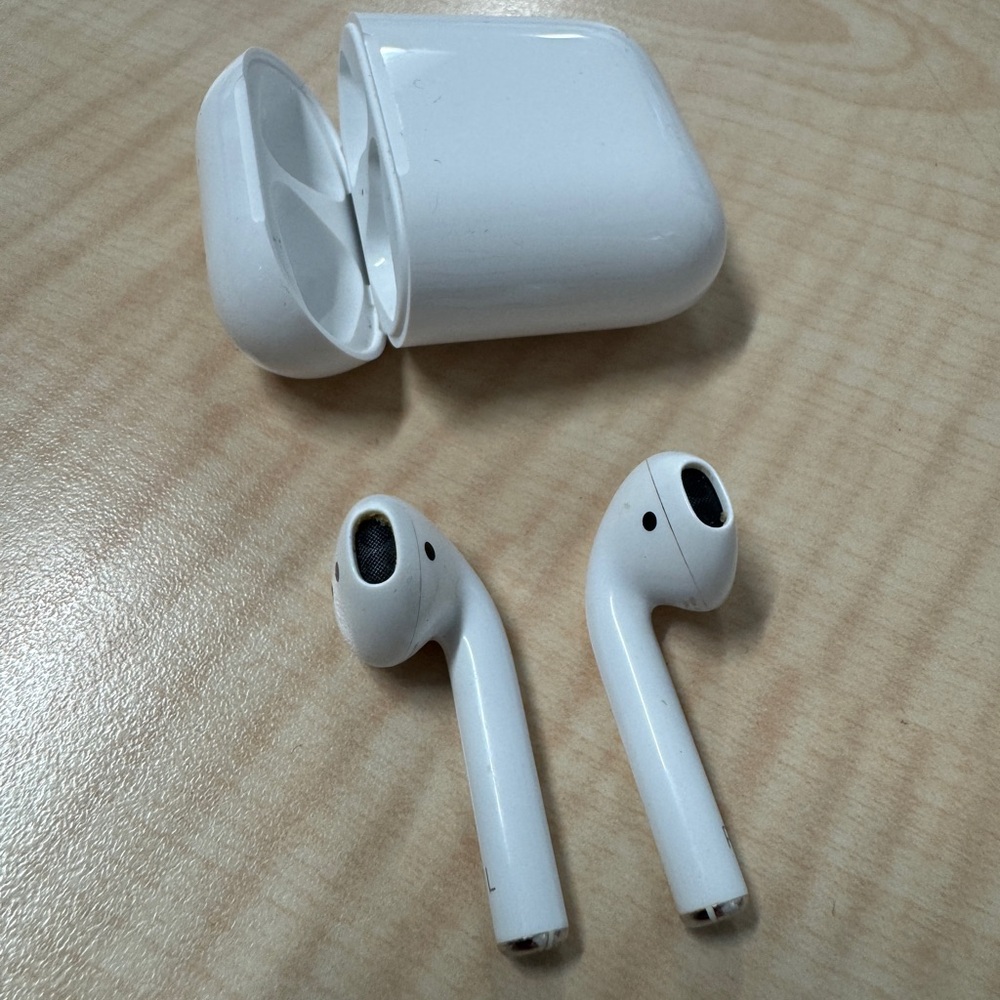 Apple AirPods Gen 2 White Earbuds with Charging Case
